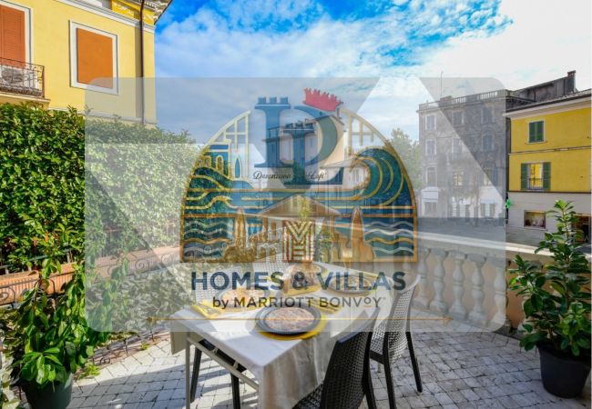 Tavolo apparecchiato su terrazza panoramica a Desenzano del Garda Let It Be A Dream