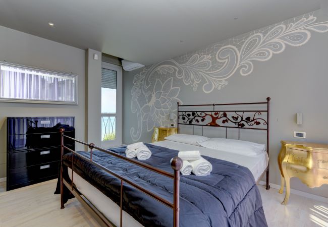 Villa a Desenzano del Garda - Desenzanoloft Villa Meraviglia sul lago Villa a Desenzano del Garda - Desenzanoloft Villa Meraviglia sul lago