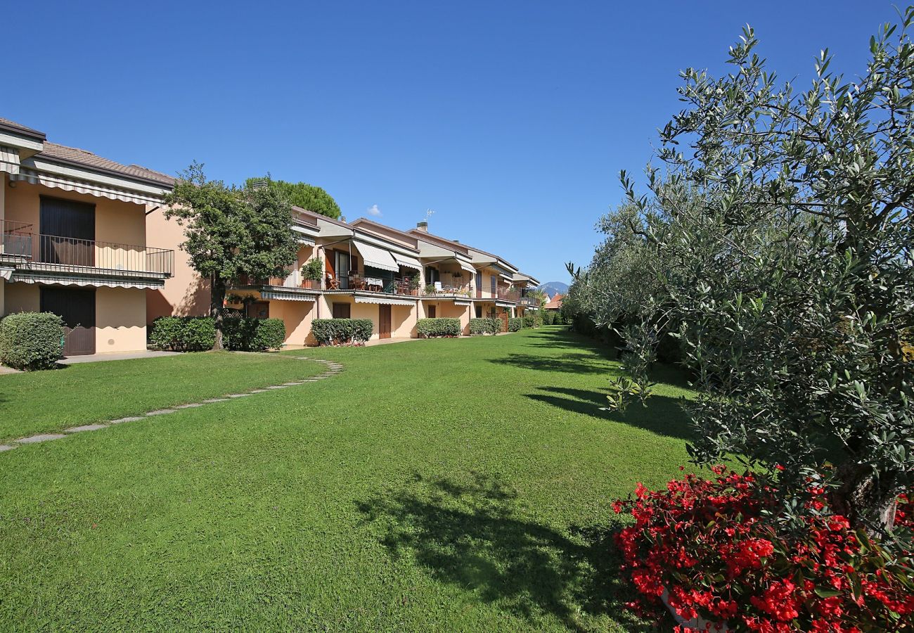 Appartamento a San Felice del Benaco - Roccolino appartamento con balcone e piscina in comune