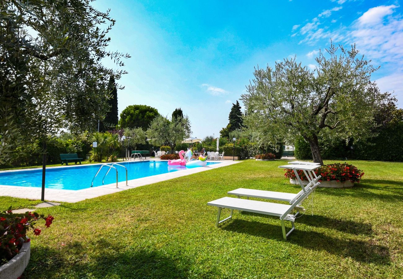 Appartamento a San Felice del Benaco - Roccolino appartamento con balcone e piscina in comune