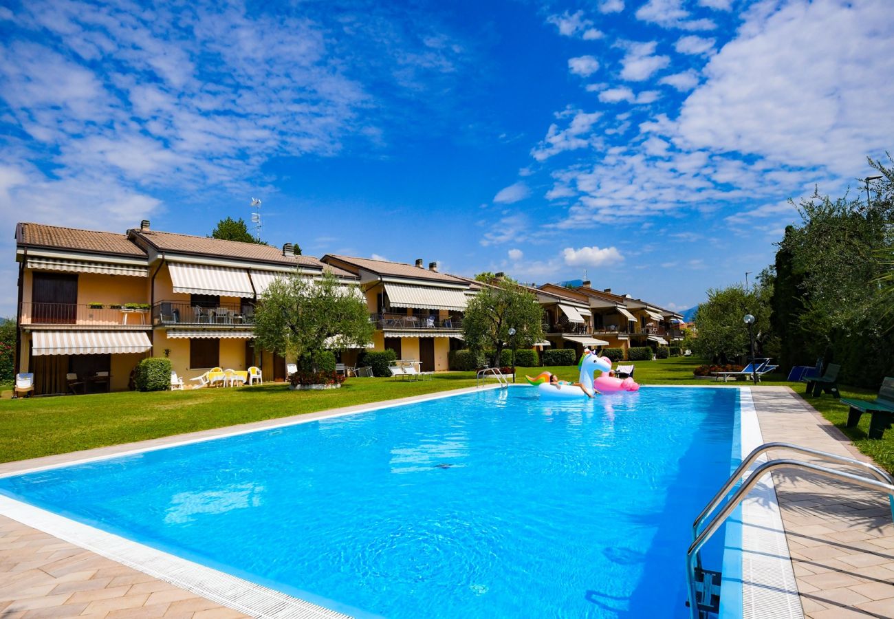 Appartamento a San Felice del Benaco - Roccolino appartamento con balcone e piscina in comune