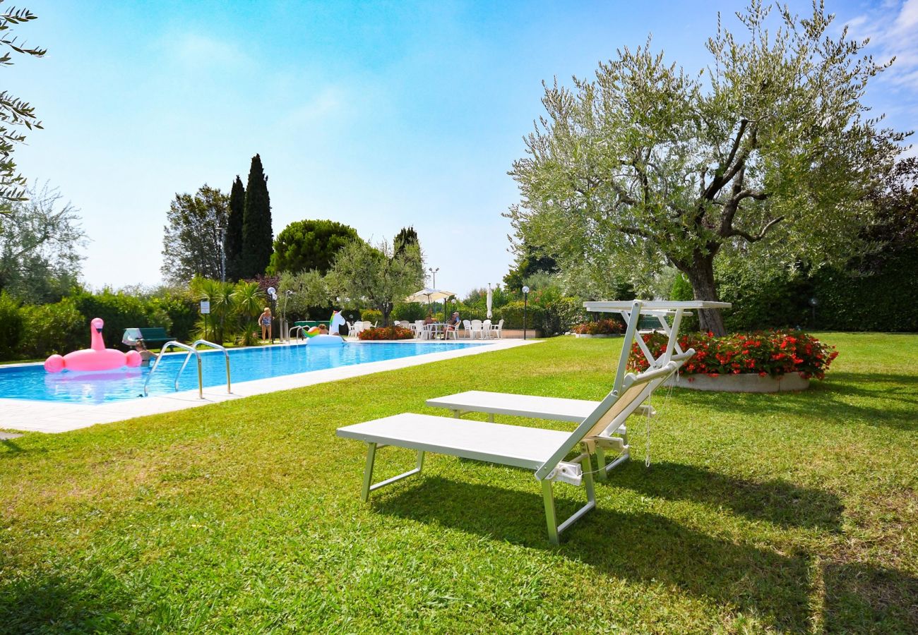 Appartamento a San Felice del Benaco - Roccolino appartamento con balcone e piscina in comune