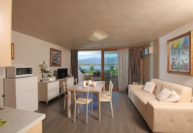 Appartamento a Manerba del Garda - Sogno del Lago: appartamento fronte spiaggia