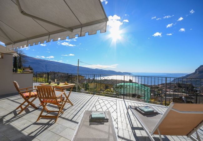  a Tignale - Principe, con grande balcone e vista lago