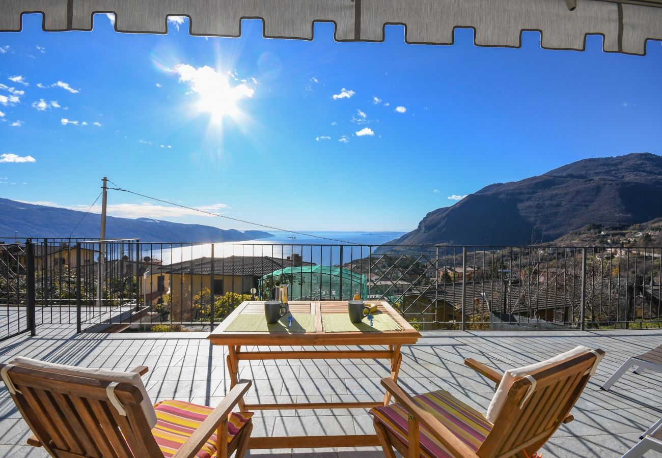 Appartamento a Tignale - Principe, con grande balcone e vista lago