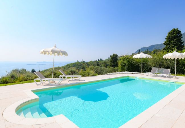 Appartamento a Toscolano-Maderno - Cà Bianca sotto: immersi nella natura con vista lago e jacuzzi