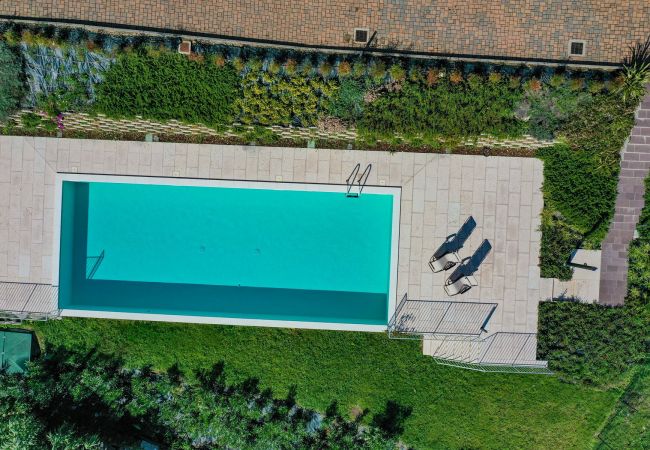 Appartamento a Polpenazze del Garda - Pegaso: appartamento di design con balcone vista lago e piscina