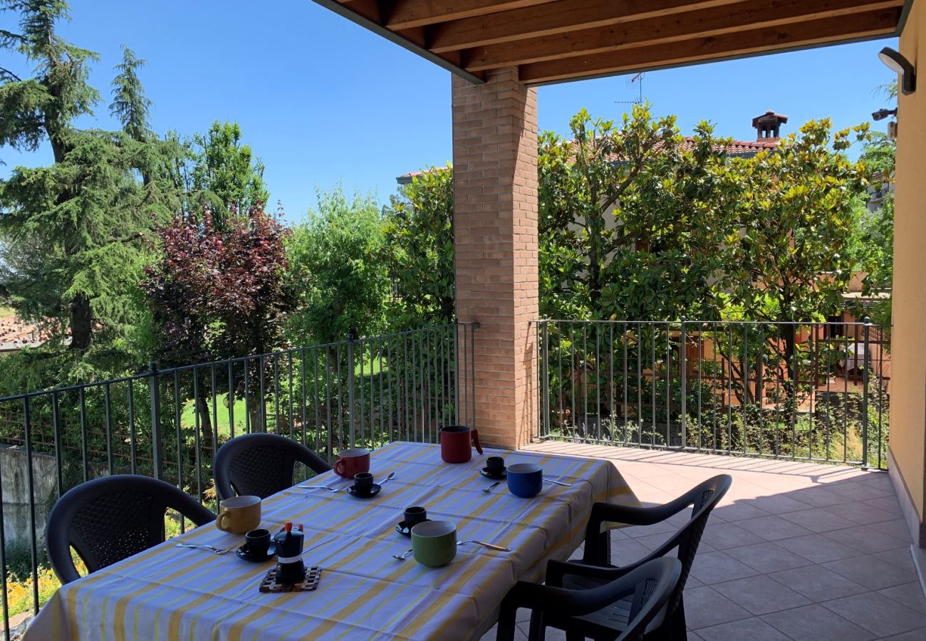 Appartamento a Polpenazze del Garda - Pegaso: appartamento di design con balcone vista lago e piscina