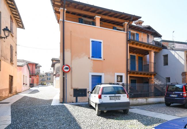 Appartamento a San Felice del Benaco - Cappuccino: appartamento con balcone vicino alla spiaggia di Portese-San Felice del Benaco Appartamento a San Felice del Benaco - Cappuccino: appartamento con balcone vicino alla spiaggia di Portese-San Felice del Benaco