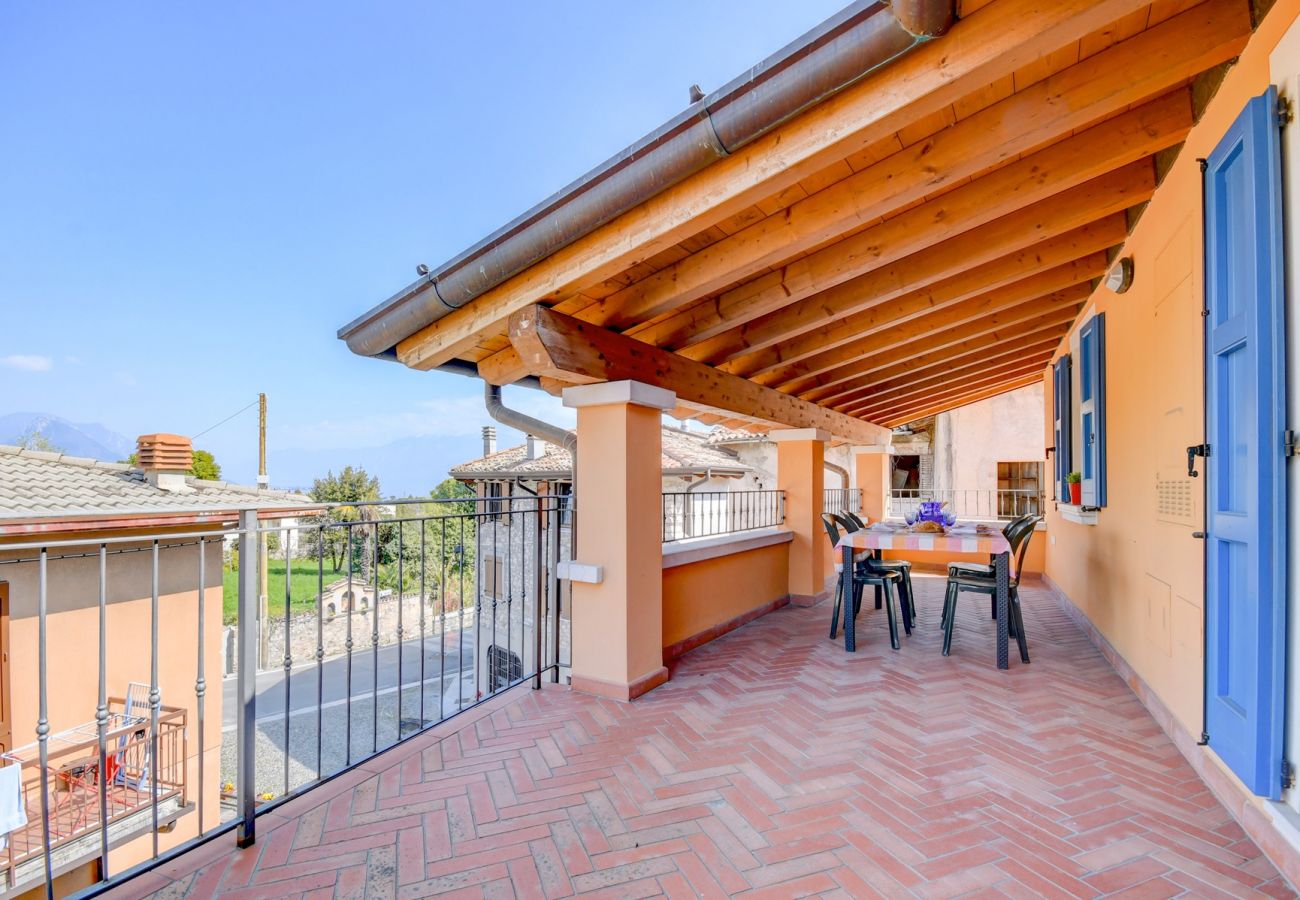 Appartamento a San Felice del Benaco - Cappuccino: appartamento con balcone vicino alla spiaggia di Portese-San Felice del Benaco