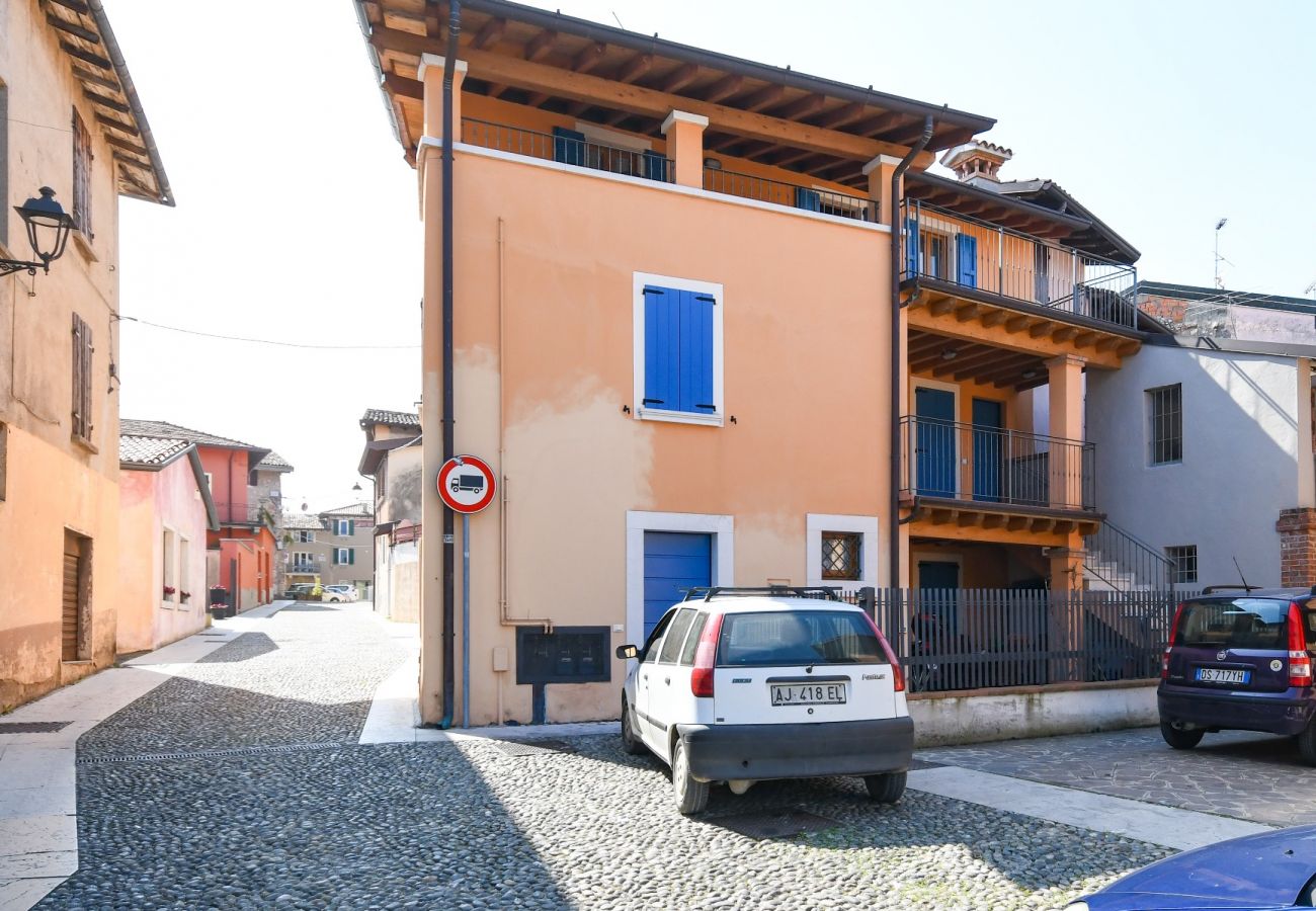 Appartamento a San Felice del Benaco - Cappuccino: appartamento con balcone vicino alla spiaggia di Portese-San Felice del Benaco