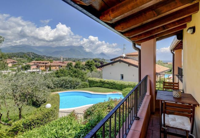 Casa a schiera a Manerba del Garda - Casa Delisa: in residence curato con piscina e non lontano dal lago