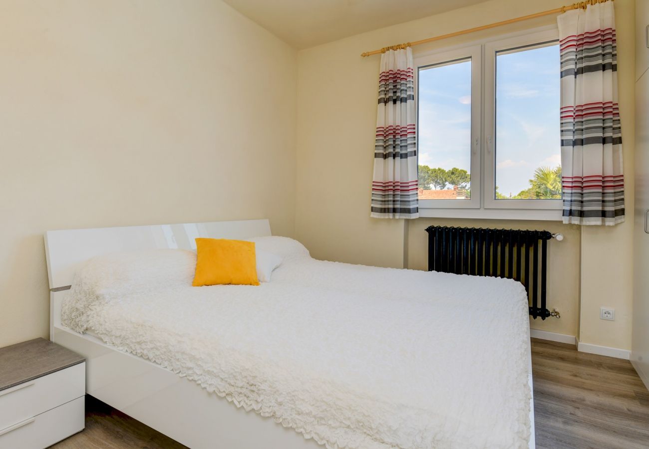 Villa a Manerba del Garda - villa sole, con piscina privata a due passi dalla spiaggia