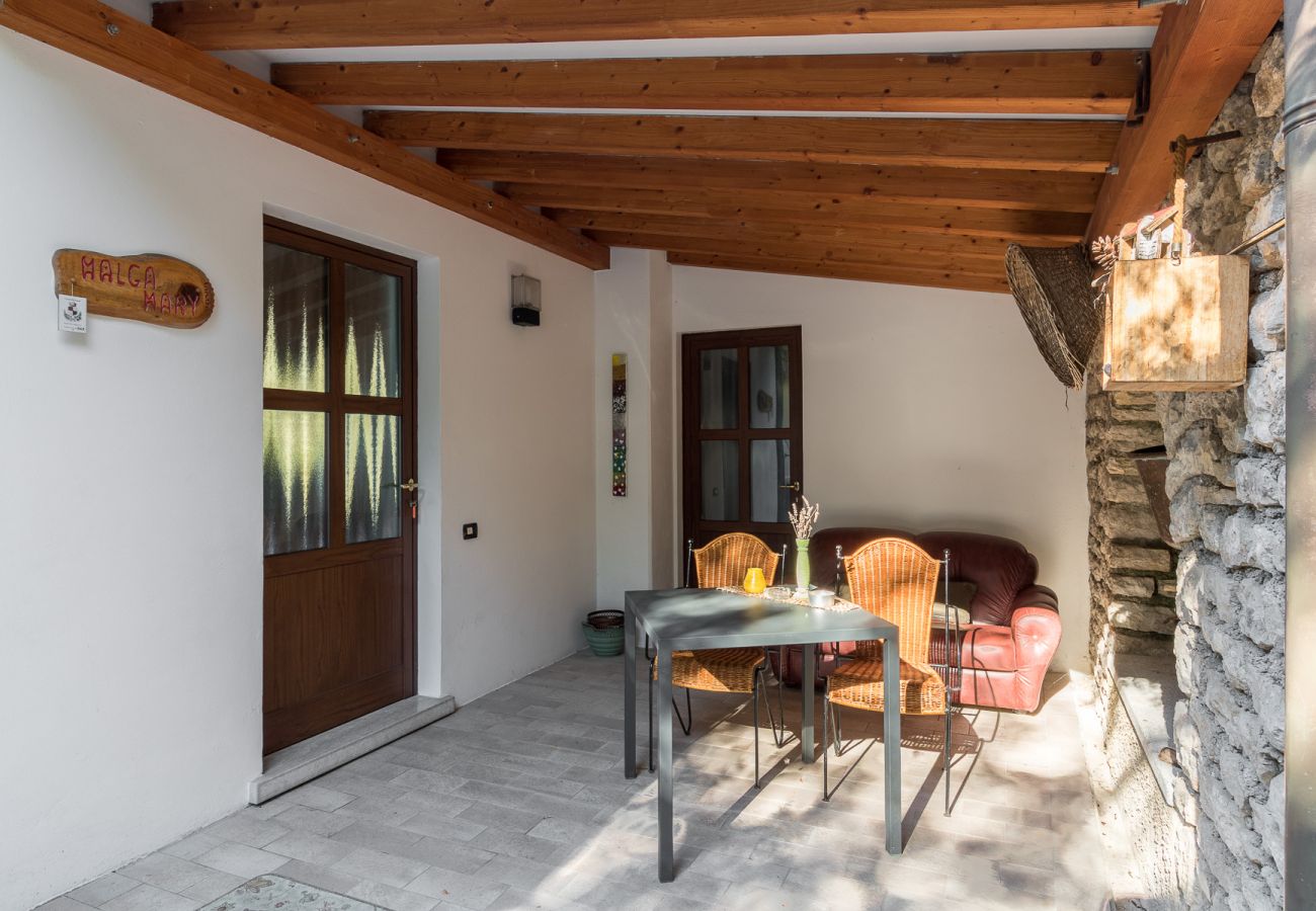 Casa a Tignale - Malga Mary: nel verde con piscina solo per voi ed i proprietari