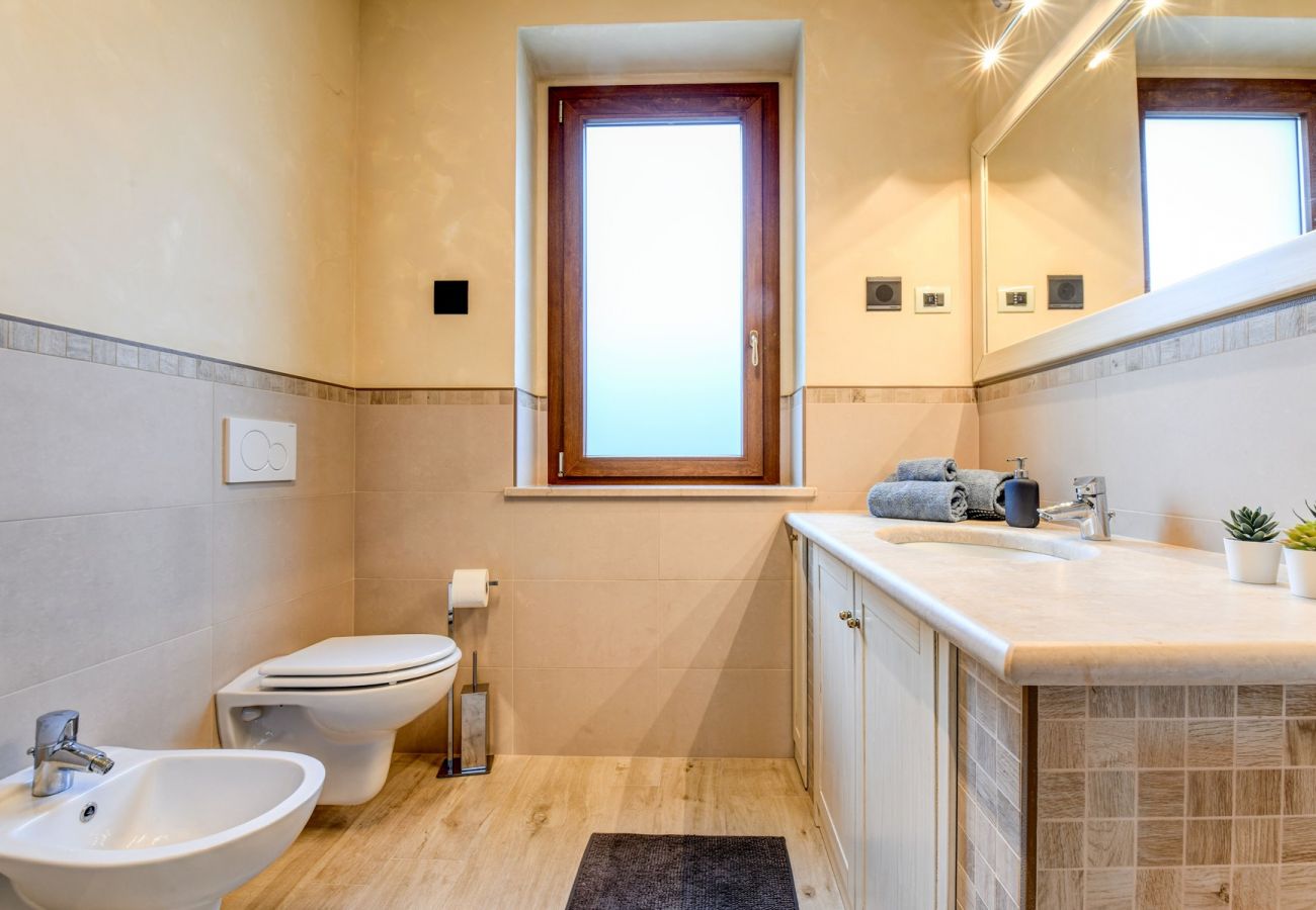 Villa a Polpenazze del Garda - Villa Sinfonia: con tre camere da letto e vista lago