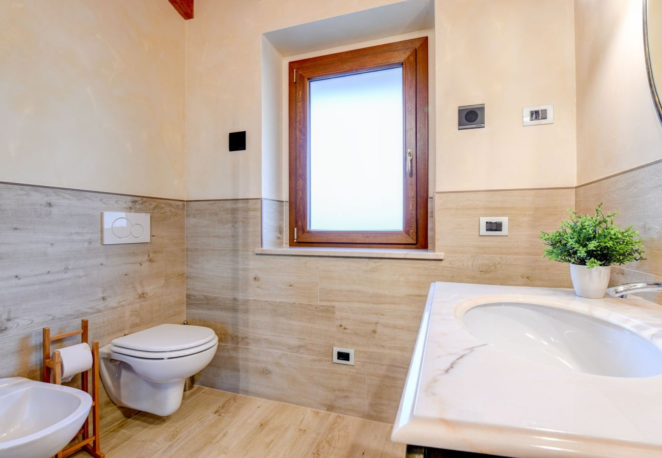 Villa a Polpenazze del Garda - Villa Sinfonia: con tre camere da letto e vista lago