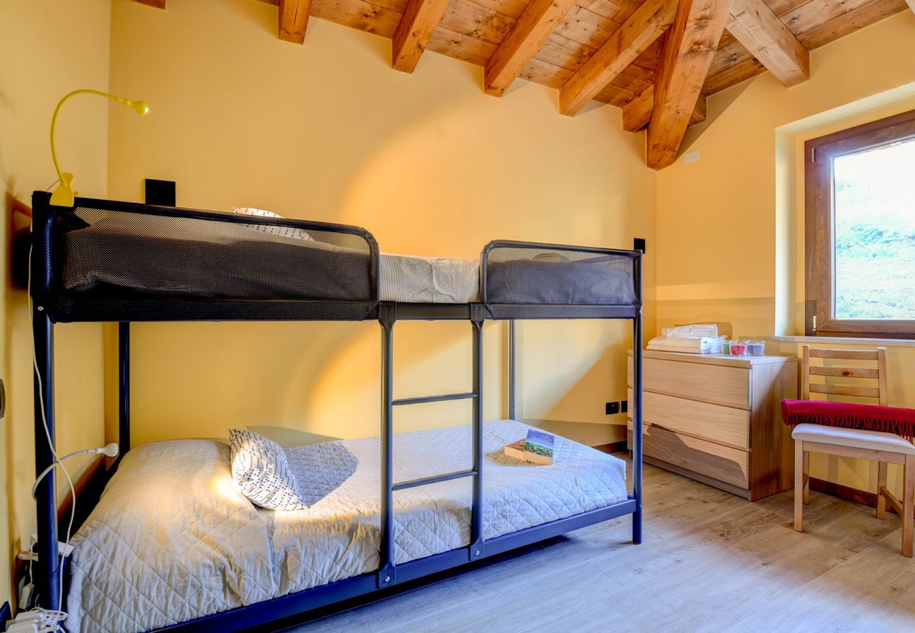 Villa a Polpenazze del Garda - Villa Sinfonia: con tre camere da letto e vista lago