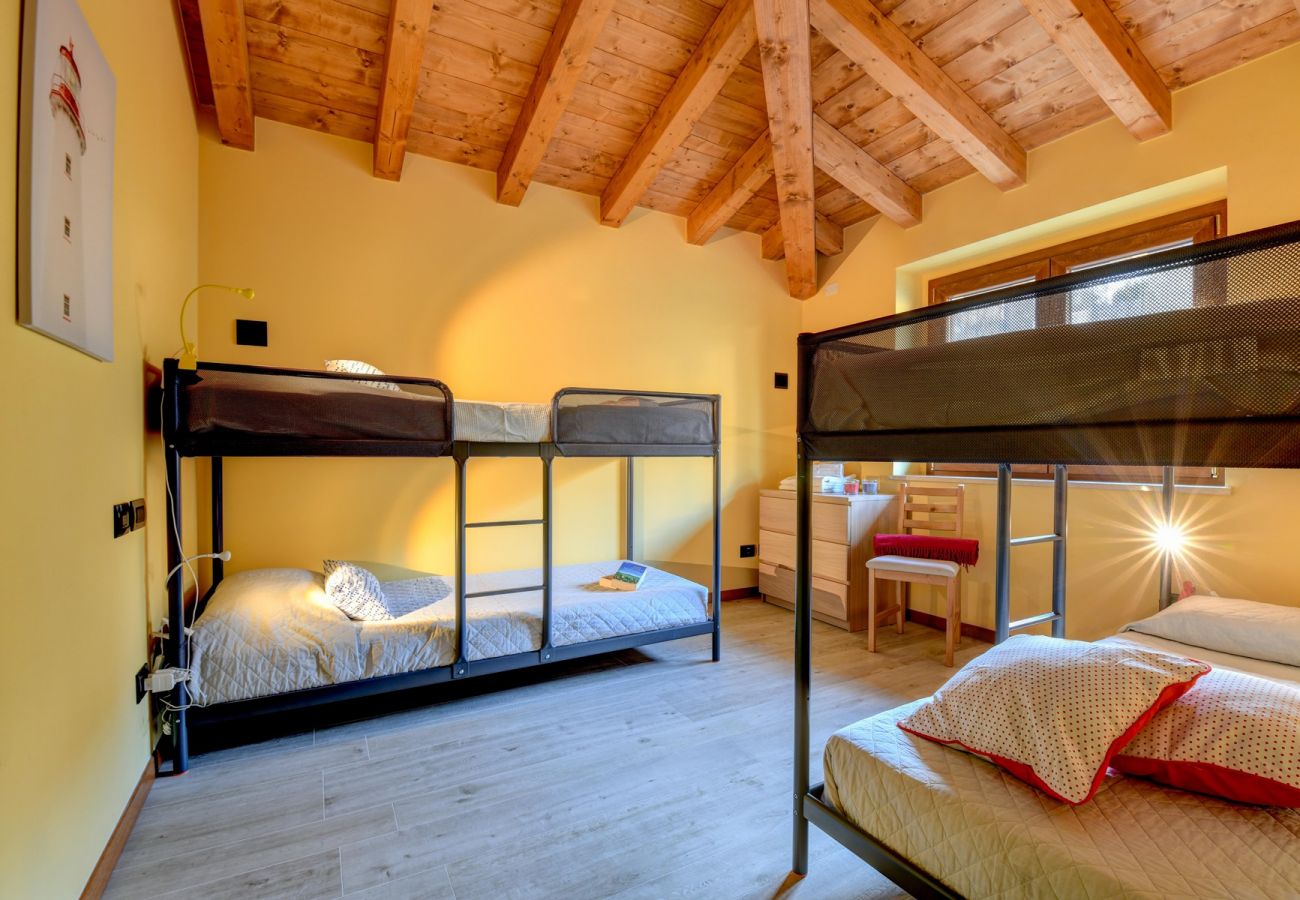 Villa a Polpenazze del Garda - Villa Sinfonia: con tre camere da letto e vista lago