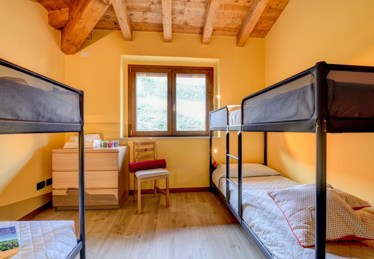 Villa a Polpenazze del Garda - Villa Sinfonia: con tre camere da letto e vista lago