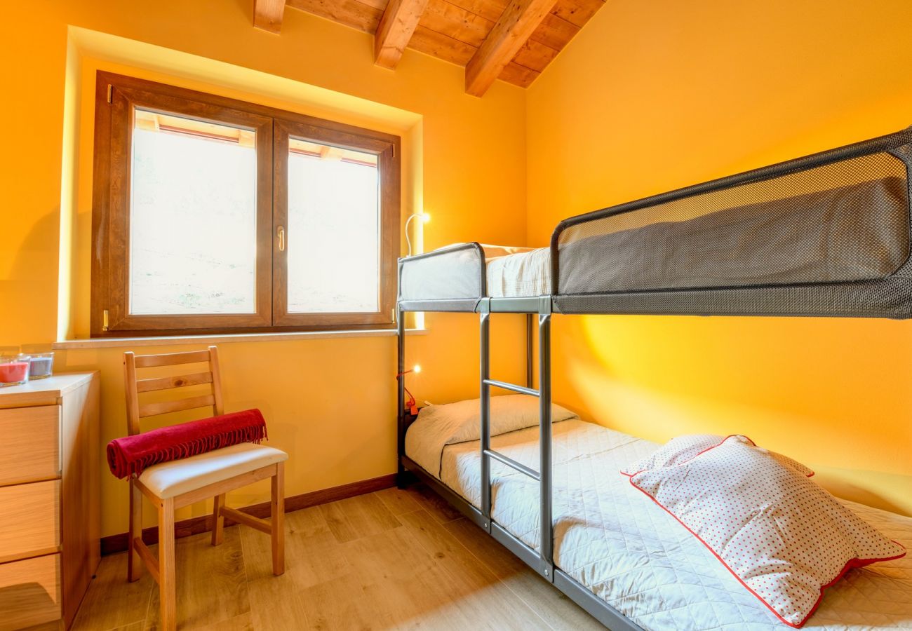 Villa a Polpenazze del Garda - Villa Sinfonia: con tre camere da letto e vista lago