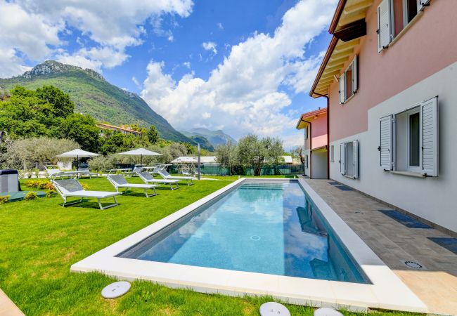Villa a Toscolano-Maderno - Le Casette - Gargnà con piscina e vista lago