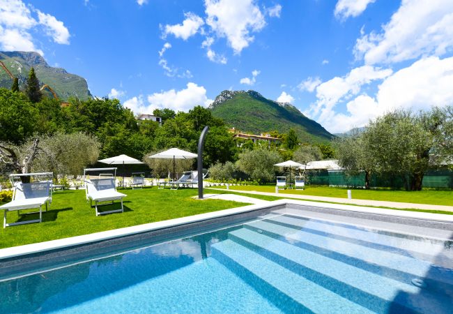 Villa a Toscolano-Maderno - Le Casette - Gargnà con piscina e vista lago