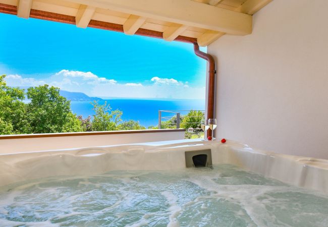 Villa a Toscolano-Maderno - Le Casette - Leccino con vista lago, piscina e jacuzzi