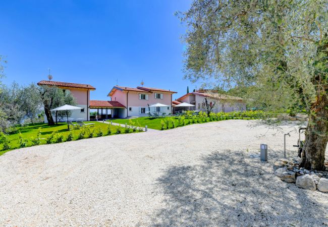 Villa a Toscolano-Maderno - Le Casette - Leccino con vista lago, piscina e jacuzzi