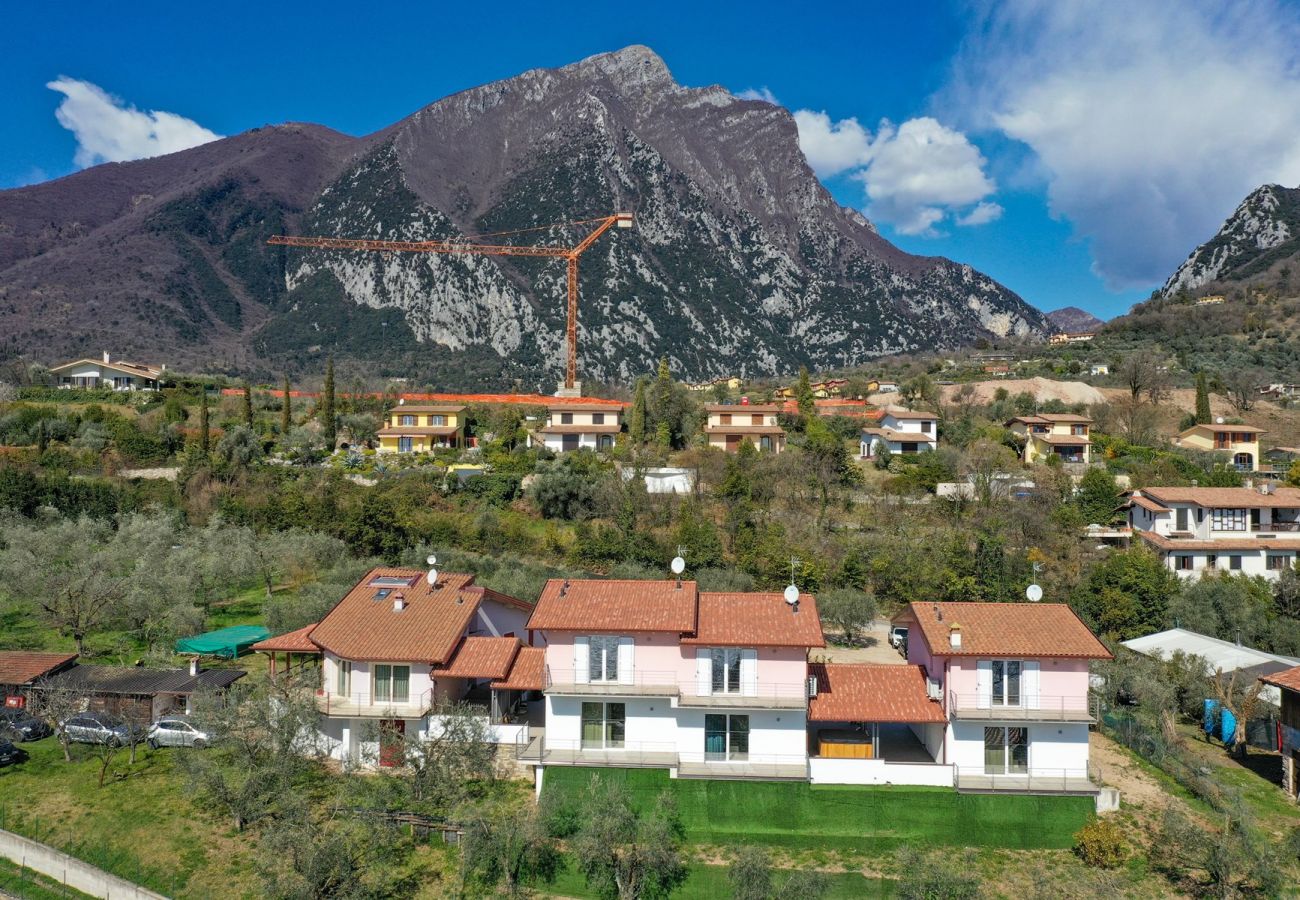 Villa a Toscolano-Maderno - Le Casette - Leccino con vista lago, piscina e jacuzzi
