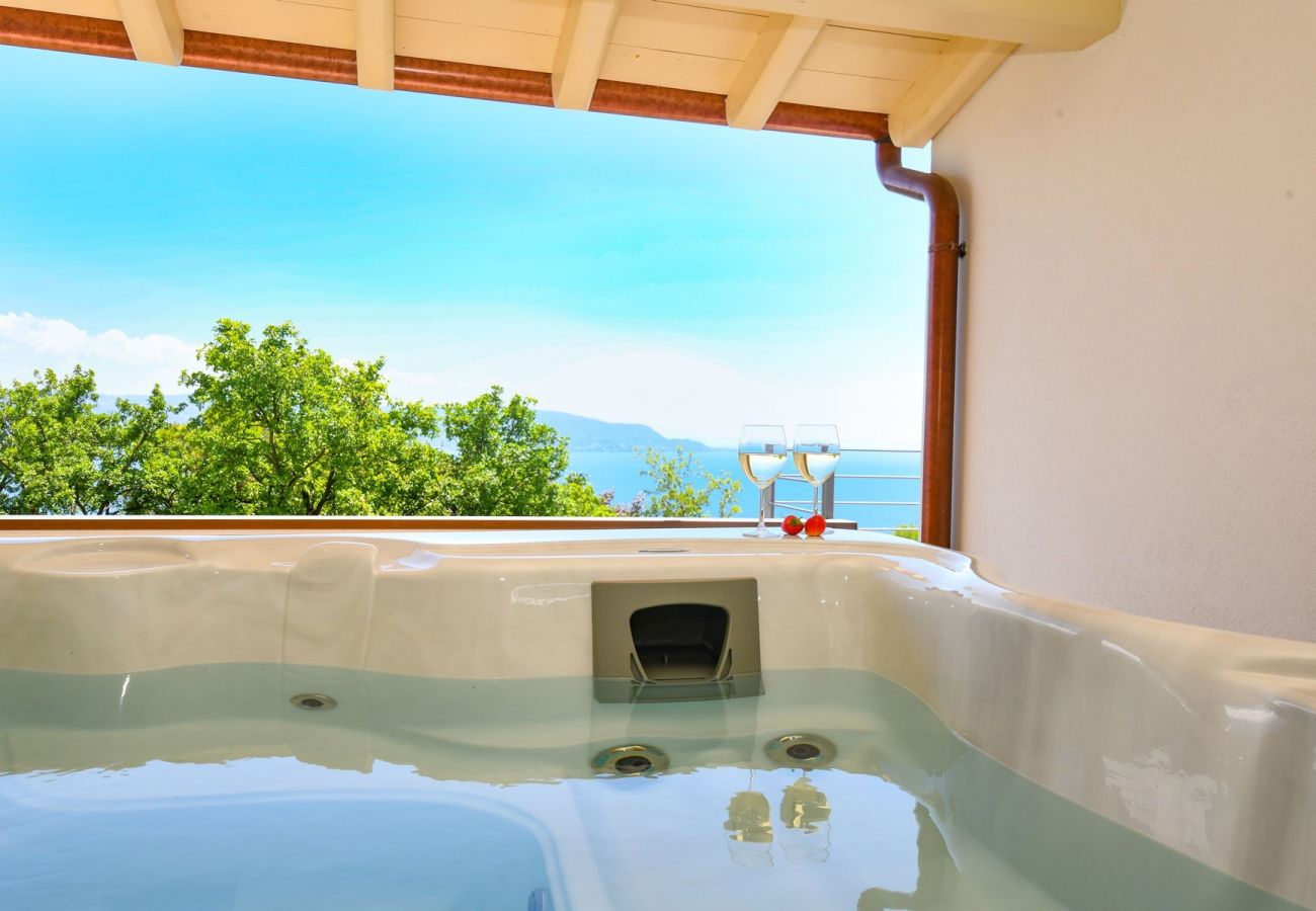 Villa a Toscolano-Maderno - Le Casette - Leccino con vista lago, piscina e jacuzzi