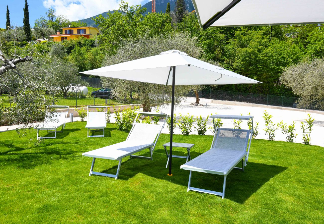 Villa a Toscolano-Maderno - Le Casette - Leccino con vista lago, piscina e jacuzzi