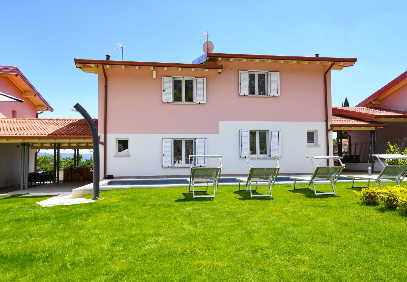 Villa a Toscolano-Maderno - Le Casette - Leccino con vista lago, piscina e jacuzzi