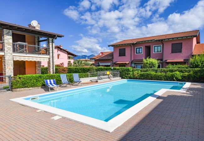 Villetta a Manerba del Garda - Home & Garden con piscina e vicina al lago