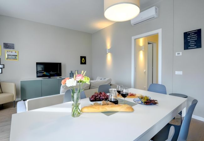 Appartamento a Desenzano del Garda - DesenzanoLoft Bacco Appartamento a Desenzano del Garda - DesenzanoLoft Bacco