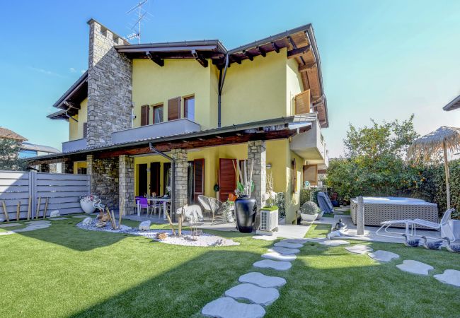 Villa a Desenzano del Garda - DesenzanoLoft Villa Luxury Jacuzzi & Garden Villa a Desenzano del Garda - DesenzanoLoft Villa Luxury Jacuzzi & Garden