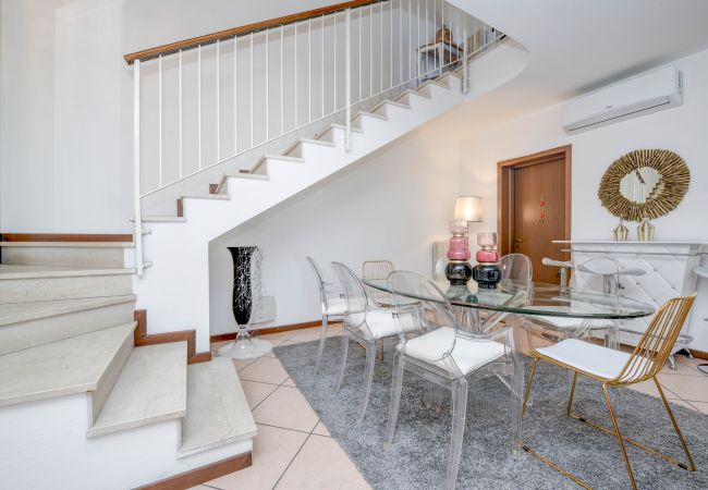 Villa a Desenzano del Garda - DesenzanoLoft Villa Luxury Jacuzzi & Garden Villa a Desenzano del Garda - DesenzanoLoft Villa Luxury Jacuzzi & Garden