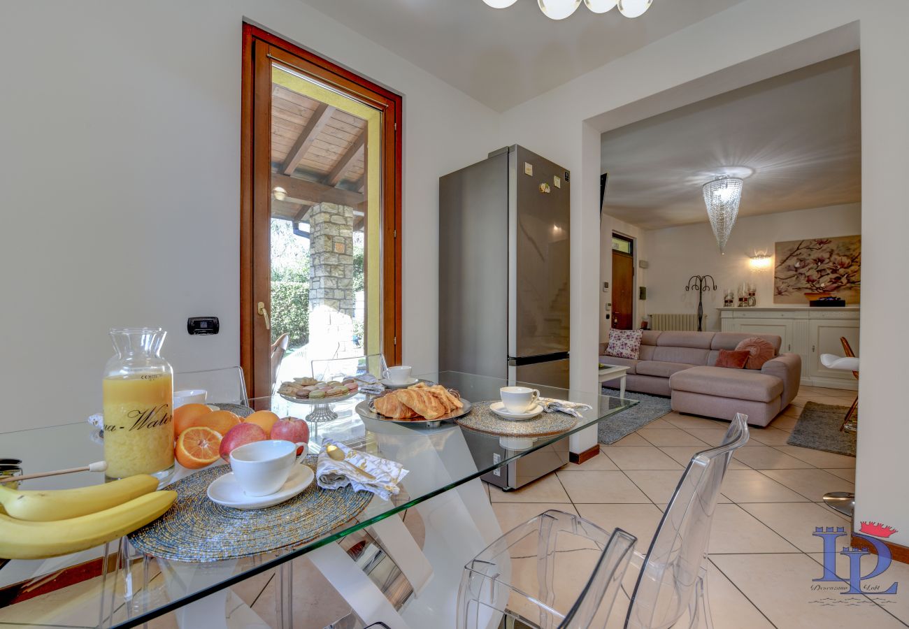 Villa a Desenzano del Garda - DESENZANOLOFT : Luxury suite with Jacuzzi and garden beach (CIR 017067-CNI-00580)