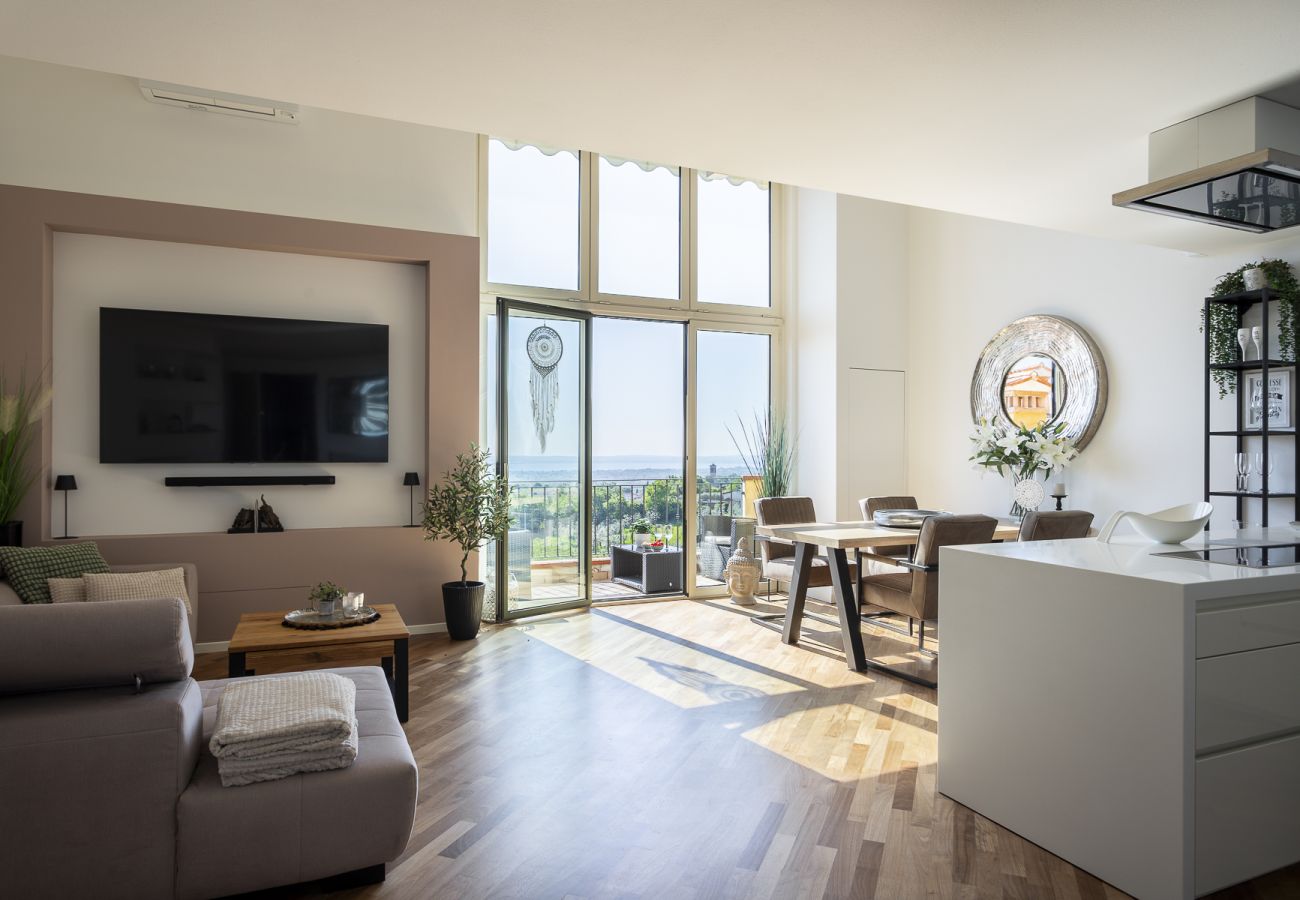 Appartamento a Puegnago sul Garda - Loft La Torretta con vista lago e piscina