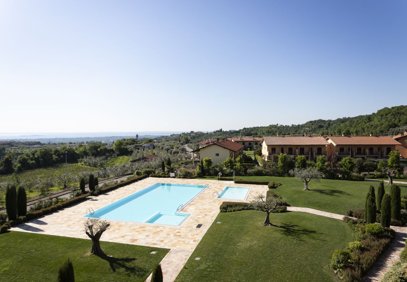 Appartamento a Puegnago sul Garda - Loft La Torretta con vista lago e piscina