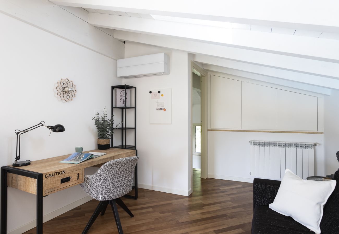 Appartamento a Puegnago sul Garda - Loft La Torretta con vista lago e piscina