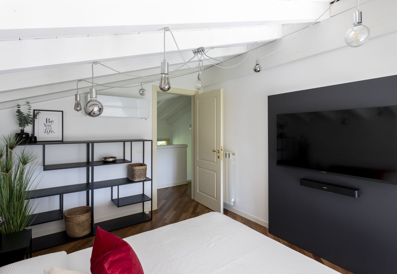 Appartamento a Puegnago sul Garda - Loft La Torretta con vista lago e piscina