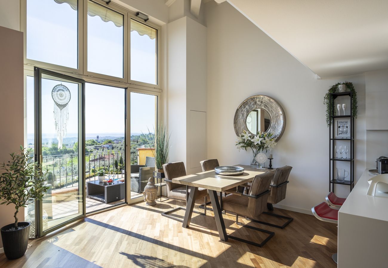 Appartamento a Puegnago sul Garda - Loft La Torretta con vista lago e piscina