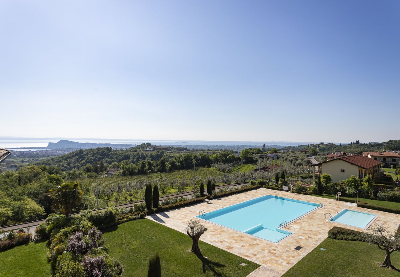 Appartamento a Puegnago sul Garda - Loft La Torretta con vista lago e piscina
