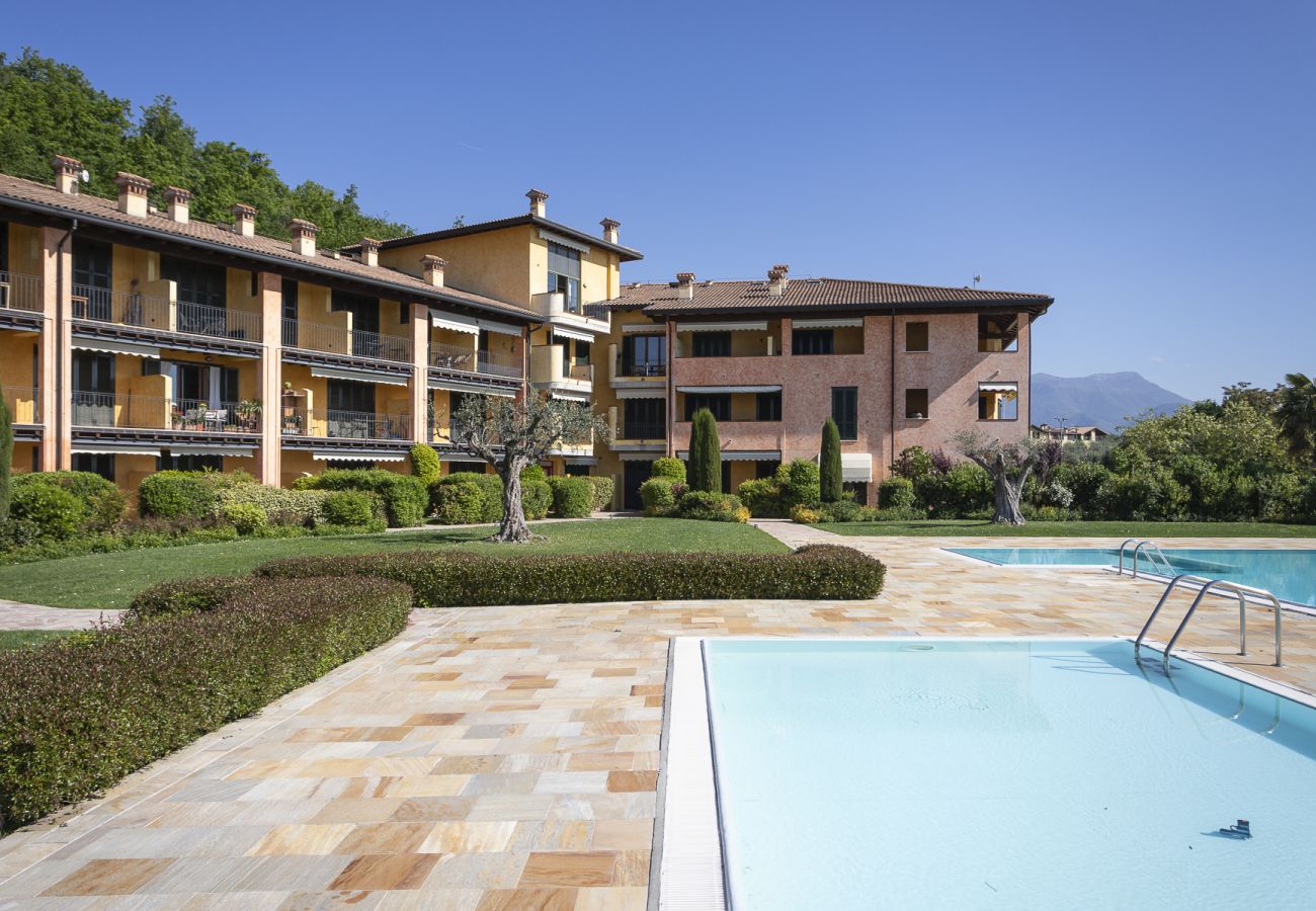 Appartamento a Puegnago sul Garda - Loft La Torretta con vista lago e piscina