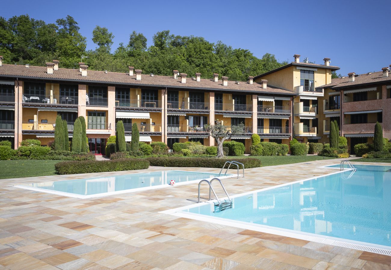 Appartamento a Puegnago sul Garda - Loft La Torretta con vista lago e piscina