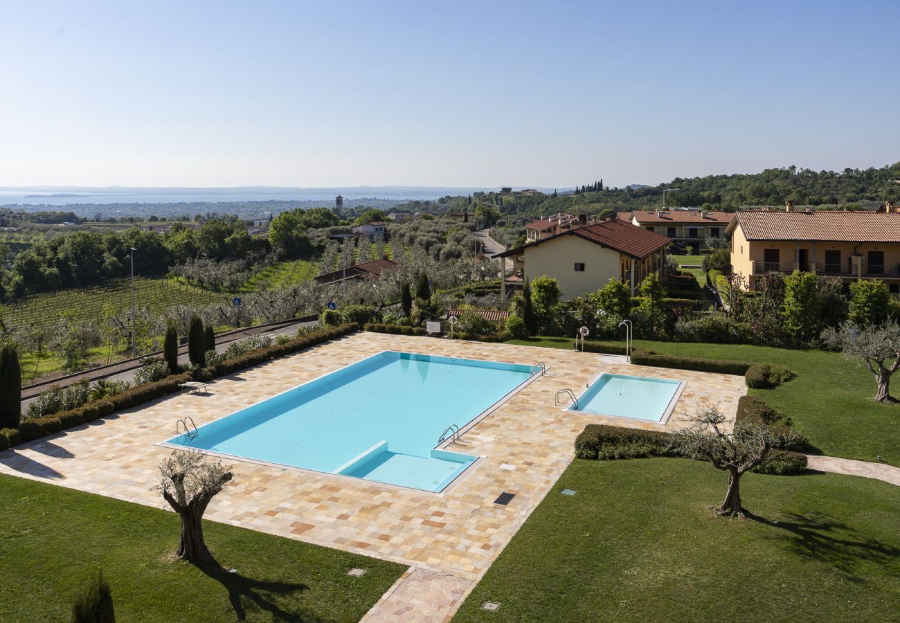 Appartamento a Puegnago sul Garda - Loft La Torretta con vista lago e piscina