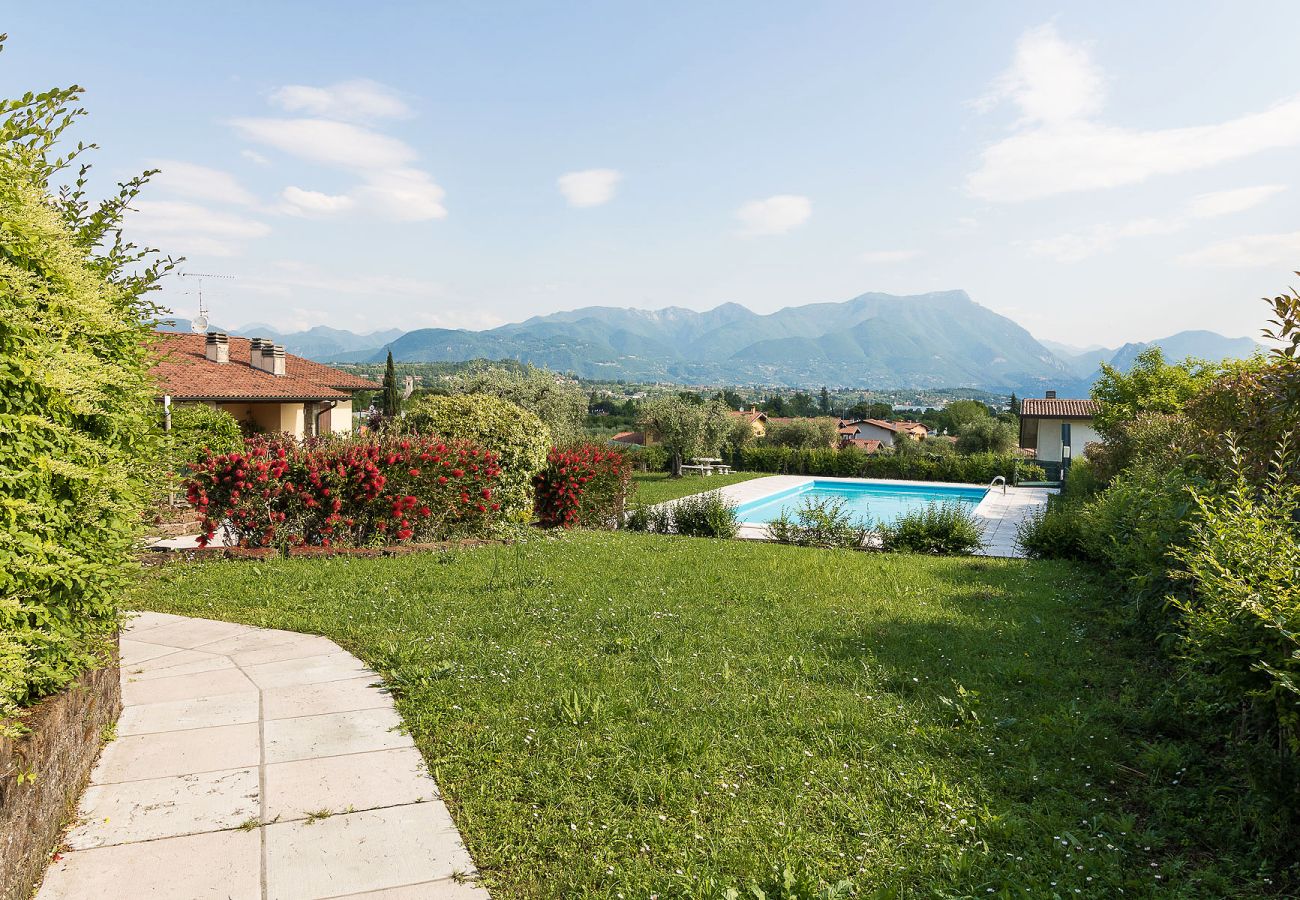 Appartamento a Manerba del Garda - Lago Blu con vista lago e piscina