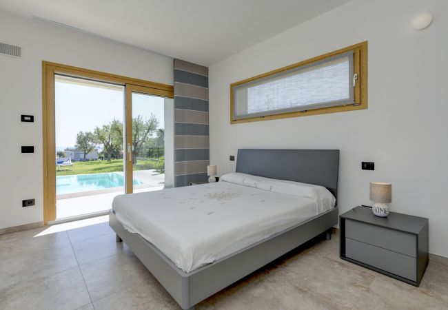 Villa a Moniga del Garda - Villa Easy Chic a Moniga del Garda con piscina privata