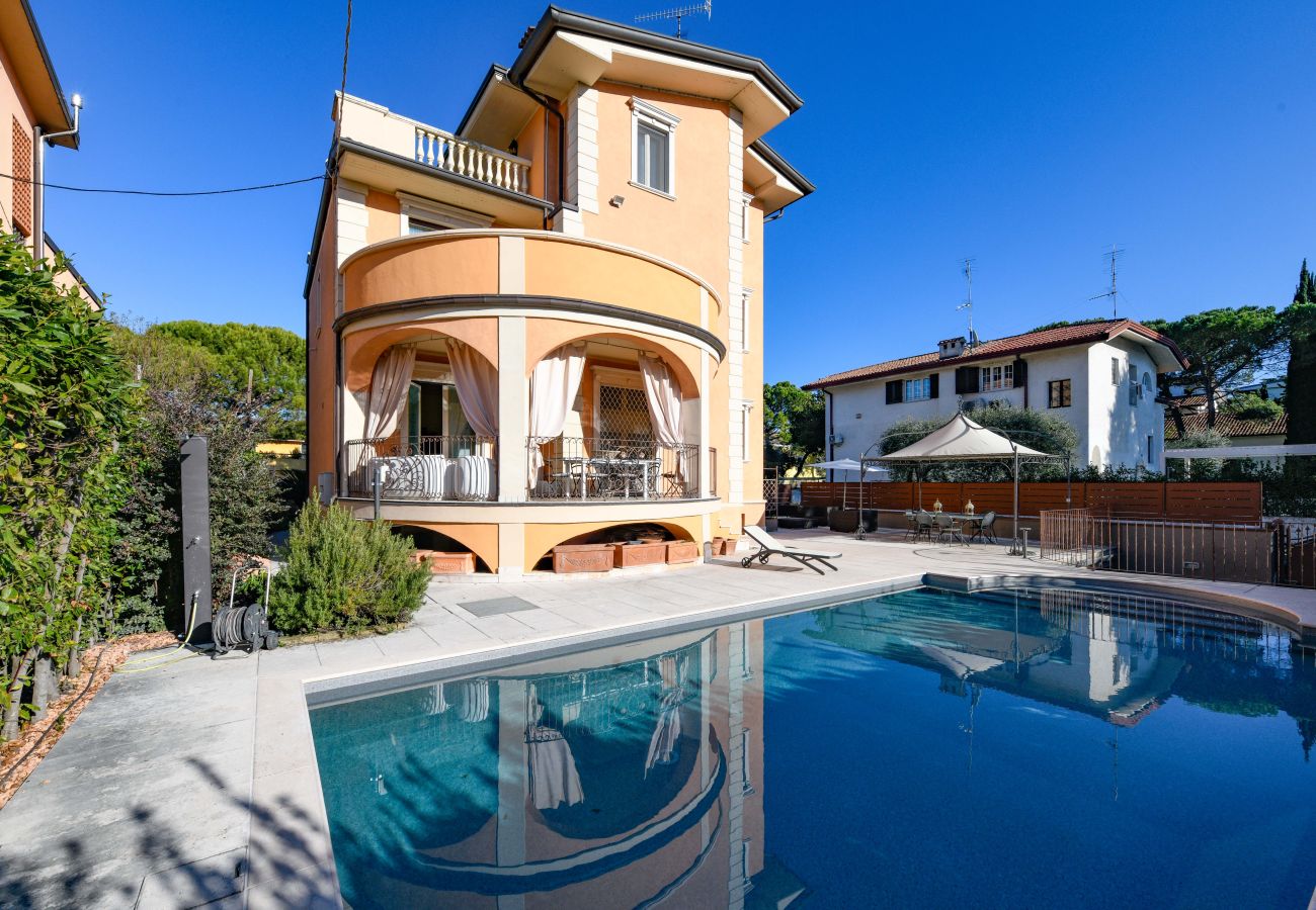 Villa di lusso con piscina privata,gazebo e terrazza a Desenzano