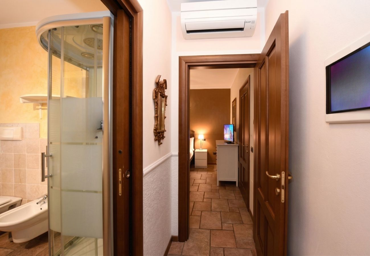 Ferienwohnung in Desenzano del Garda - Desenzanoloft Garden and Pool